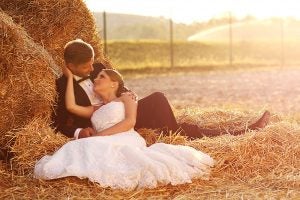 farm_wedding_haybale
