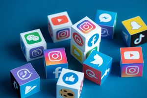 social-media-cubes