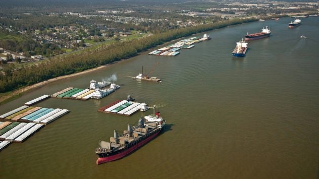usda-barge-ship-traffic-mississippi-river