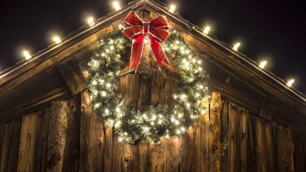 barn-christmas-wreath