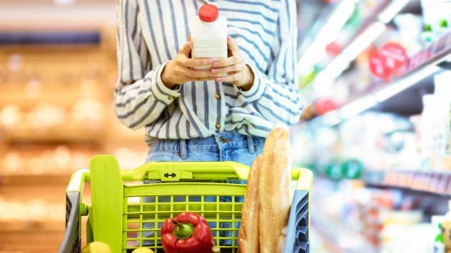 grocery-store-shopper-milk-label