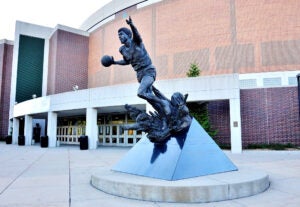 michigan-state-magic-johnson-statue