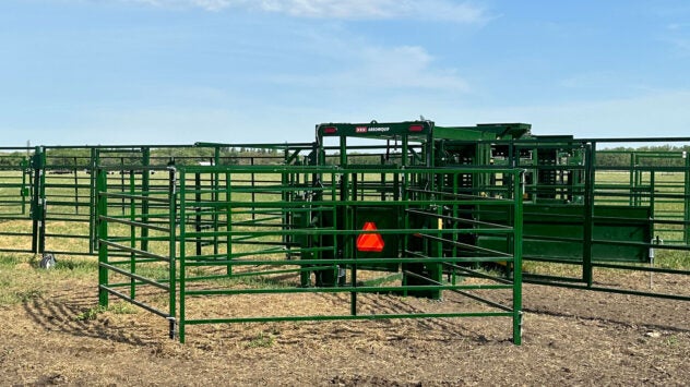 arrowquip-cattle-handling-ranchers-guide-corral