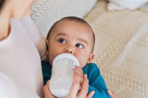 baby-feeding-milk-formula